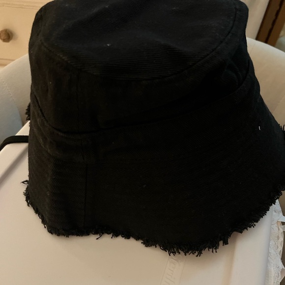 Urban Outfitters Mya Frayed Edge Bucket Hat NWOT - Picture 9 of 10